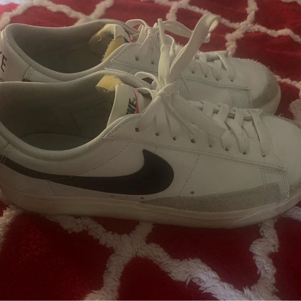 Nike Classic White and Black Low-Top Sneakers